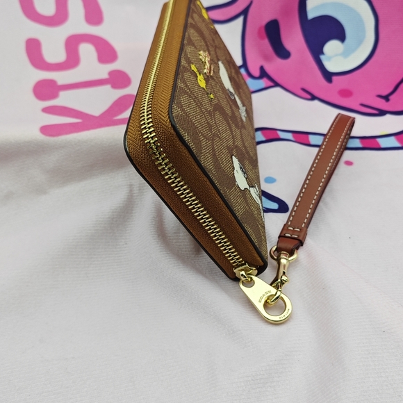 Coach Wallet - Picture 4 of 8